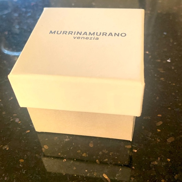 Murrinamurano glass pierced floral stud earrings new w/o tags - Picture 3 of 4